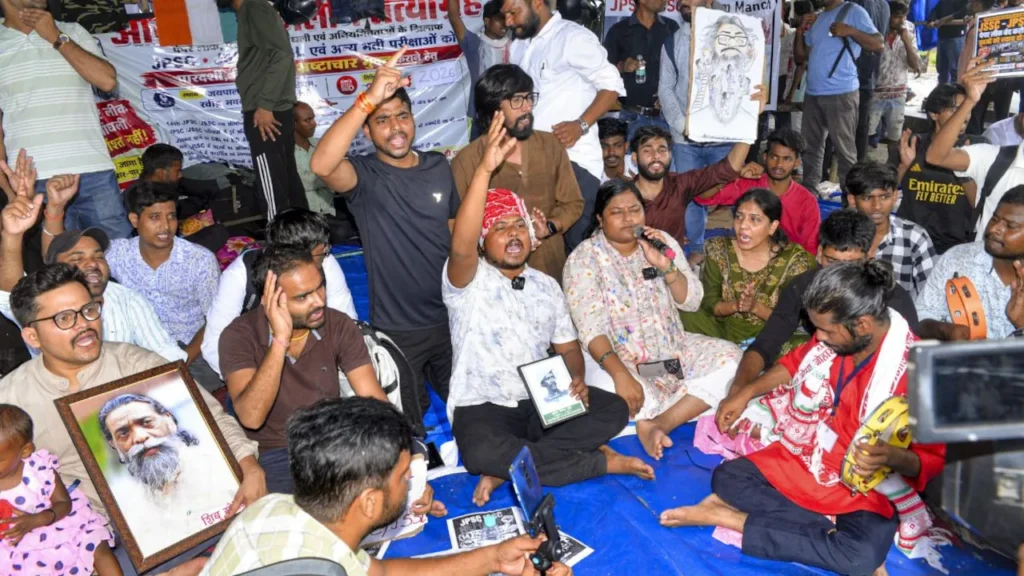 Jharkhand JPSC students reject the government’s assurances and continue their Ranchi protest, demanding a CBI inquiry into recruitment exam irregularities.
